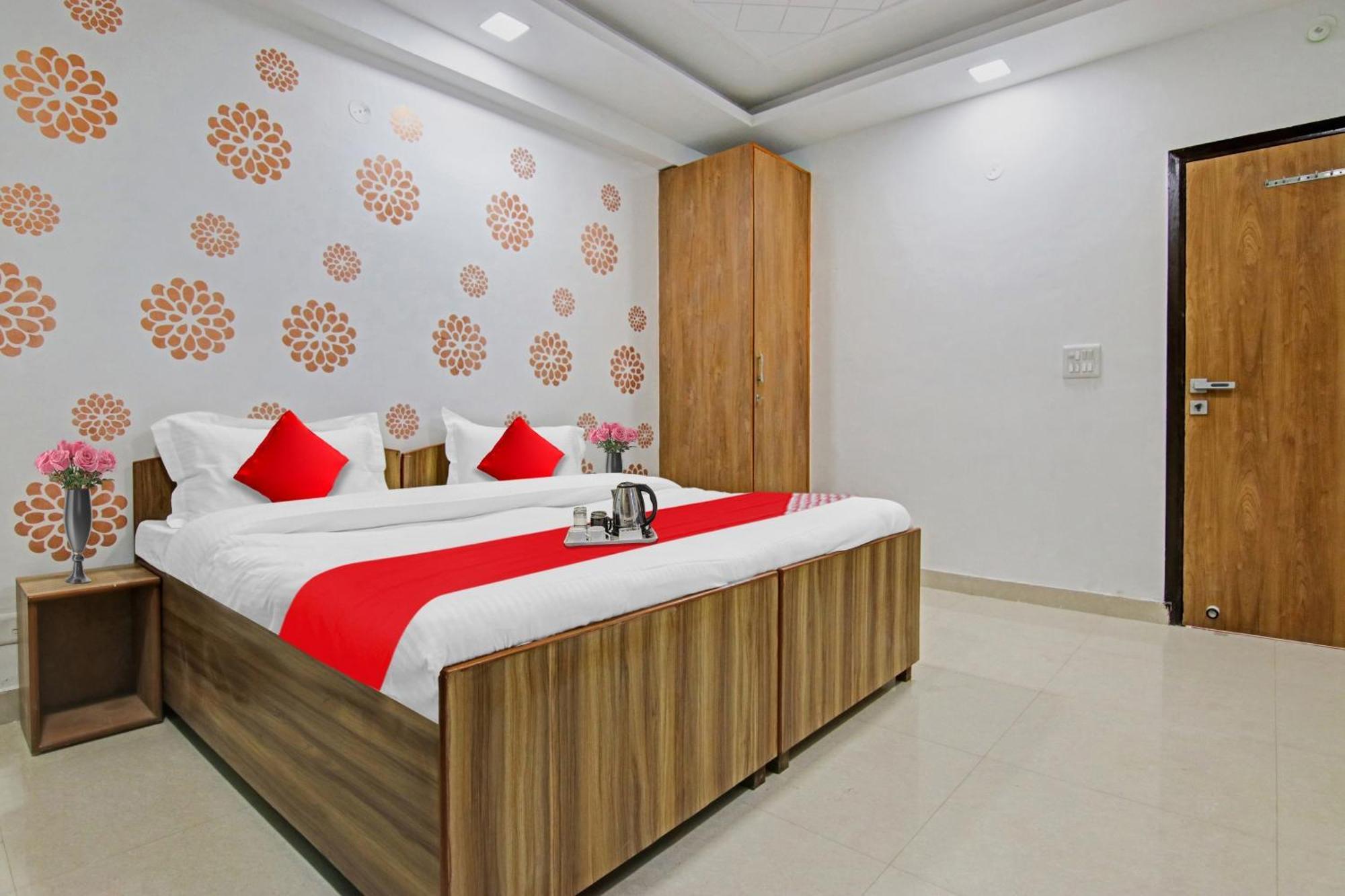 O Dwarka Hotel 3*